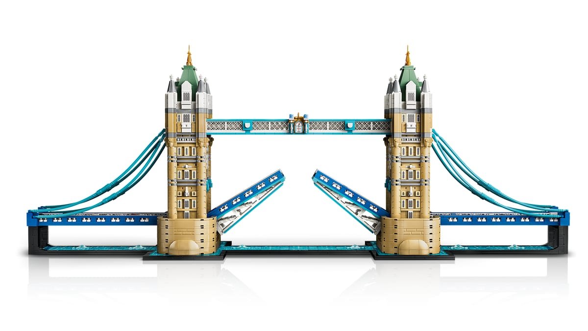 Le pont-levis du LEGO Architecture Tower Bridge 21067 en position ouverte, vu de face