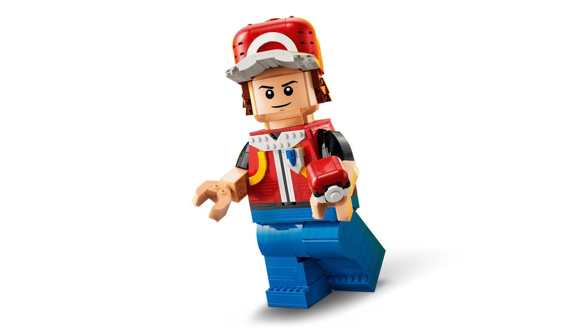 La minifigurine geante de Red en marche, Poke Ball a la main