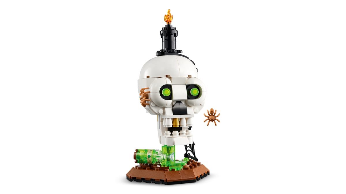 La bougie crane d'Halloween LEGO avec sa flamme orange et son araignee