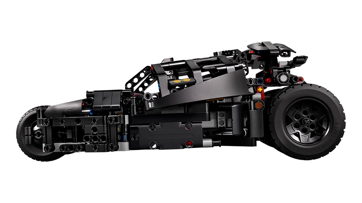 La Batmobile Tumbler LEGO Technic 42239 vue de profil