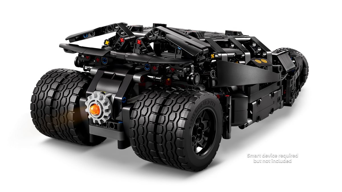 L'arrière de la Batmobile Tumbler 42239 et sa fonction moteur à réaction