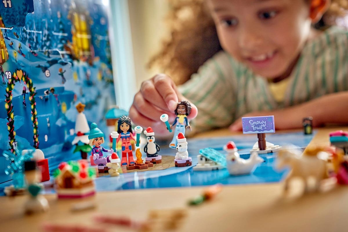 Les mini-poupées et les animaux du calendrier LEGO Friends 2026 en gros plan