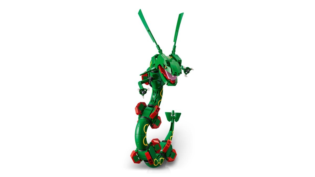 La figurine LEGO Rayquaza dressee en spirale, gueule ouverte