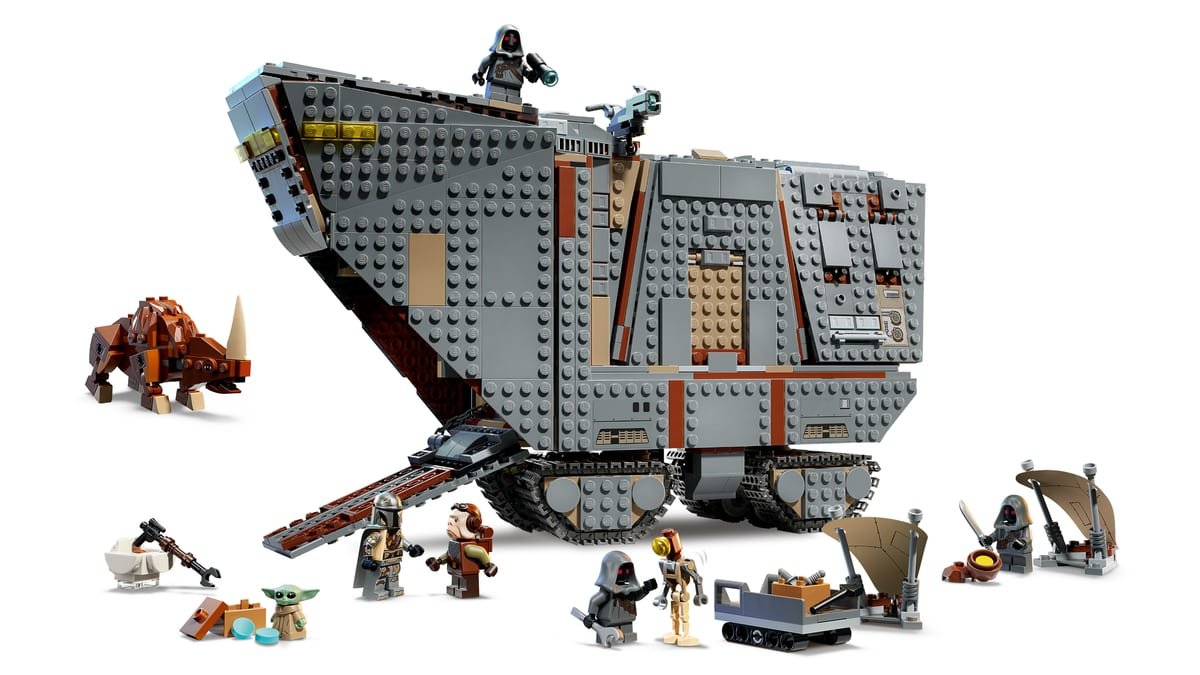 Le Sandcrawler d'Offworld LEGO Star Wars 75453 présenté de trois quarts, rampe arrière déployée