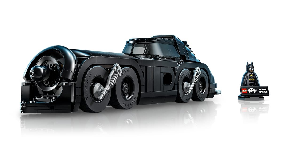 Le Batmissile du set LEGO 76355, véhicule effilé révélé par la transformation de la Batmobile
