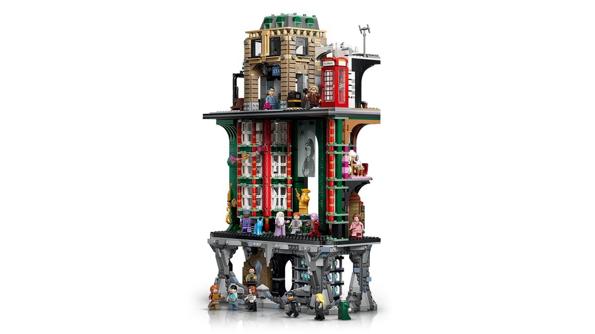 Le ministère de la Magie LEGO 76476 vu de face, ses trois niveaux ouverts sur fond blanc